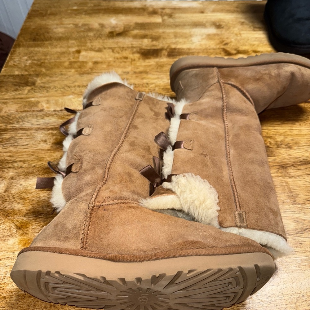 UGG Bailey Bow Tall II Women's Boot, Size 8- Chestnut *VG Condition*
